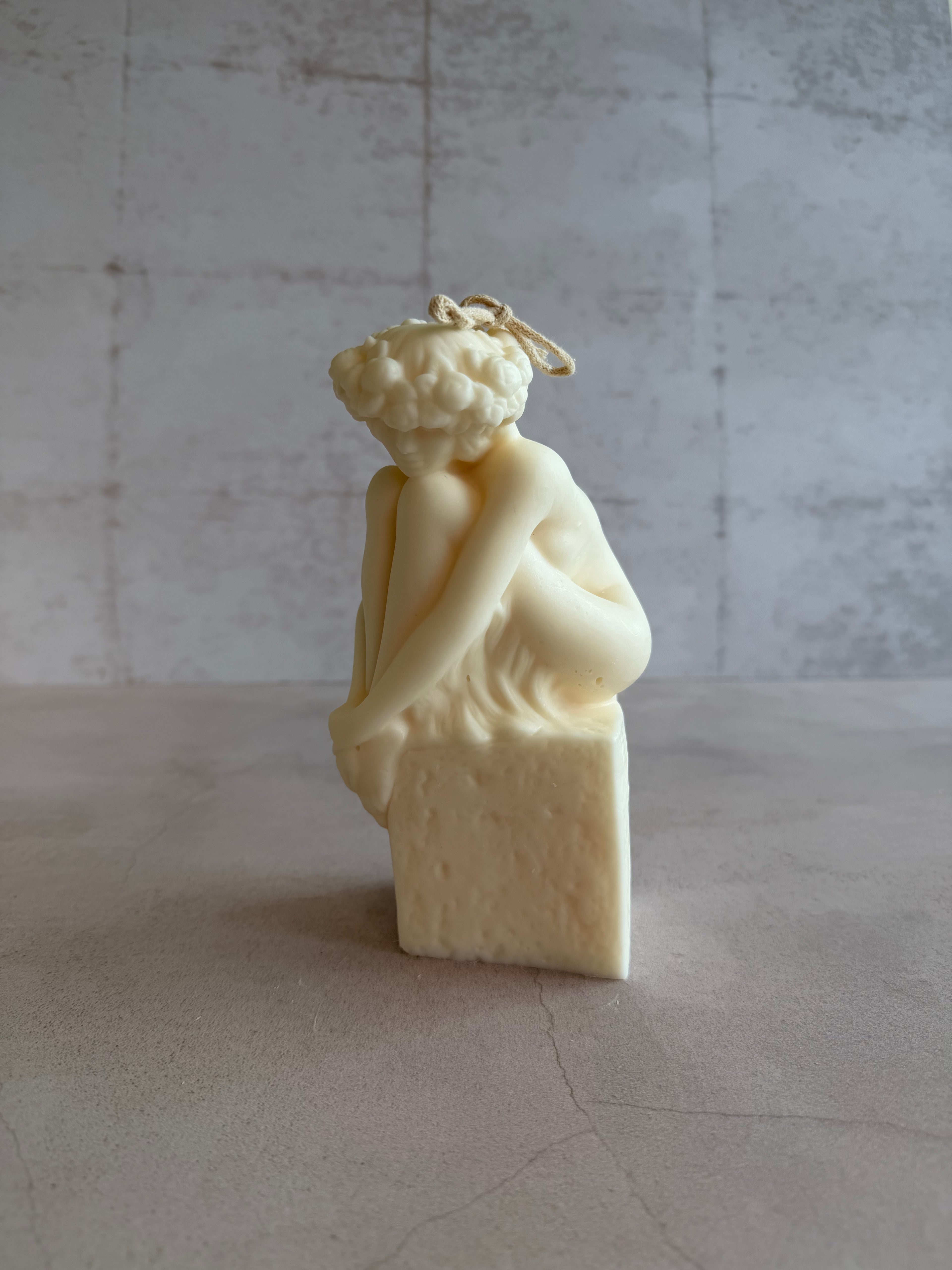XL STATUE