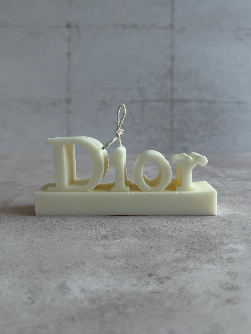 L DIOR LOGO